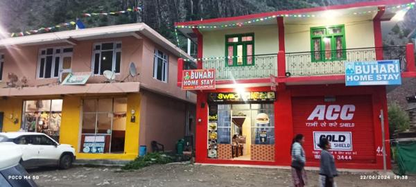 A la foto es mostra l'objecte Buhari Home Stay situat a la ciutat de Hīnsā.