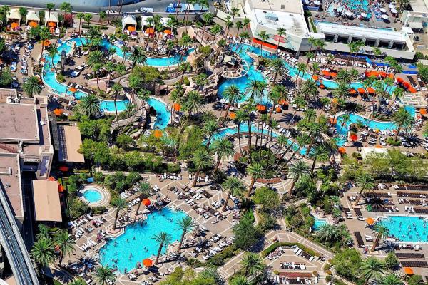 MGM Signature - NO FEEs, Free Valet, Lazy river View, Las Vegas