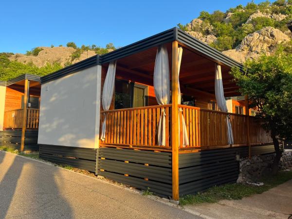 A la foto es mostra l'objecte MIMOSA Luxury Mobile Homes situat a la ciutat de Volarice.