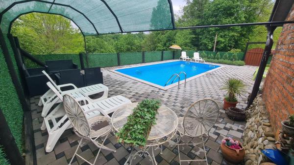 The photo shows the Vikendica Mala Priča located in the city of Srebrenik.