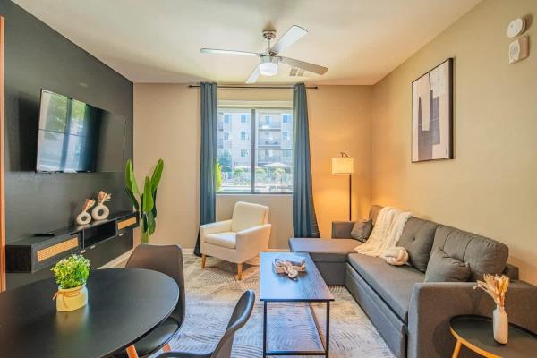 A la foto es mostra l'objecte Spacious 2BR Uptown Biltmore Gym Pool Parking WD situat a la ciutat de Phoenix.