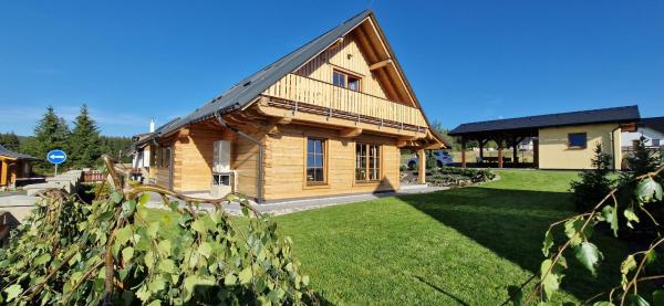 A la foto es mostra l'objecte Apartmány Plešivec situat a la ciutat de Abertamy.