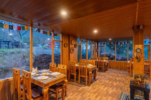 A la foto es mostra l'objecte The Cozy Nook Manali situat a la ciutat de Manāli.