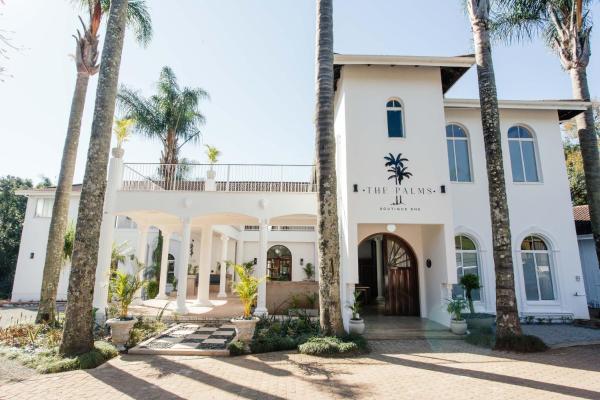 Na zdjęciu widoczny jest obiekt The Palms Boutique Hotel położony w mieście Hilton.