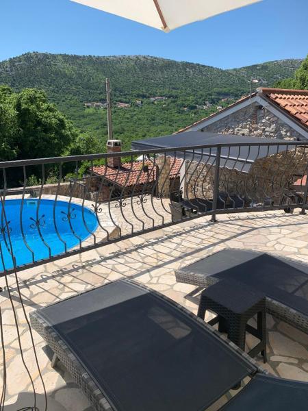 Op de foto is het object Kuća za odmor Paun te zien, gelegen in de stad Bribir.