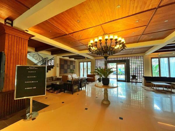 写真にはSamangraja市にあるHOTEL SARI KURING INDAHが写っています。