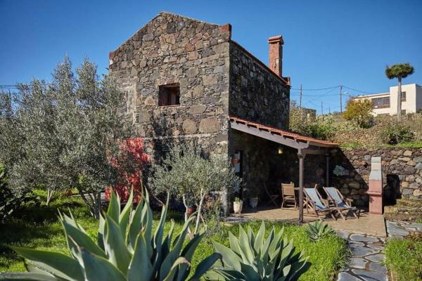 写真にはバルベルデ市にあるCasa Rural Sanjoraが写っています。