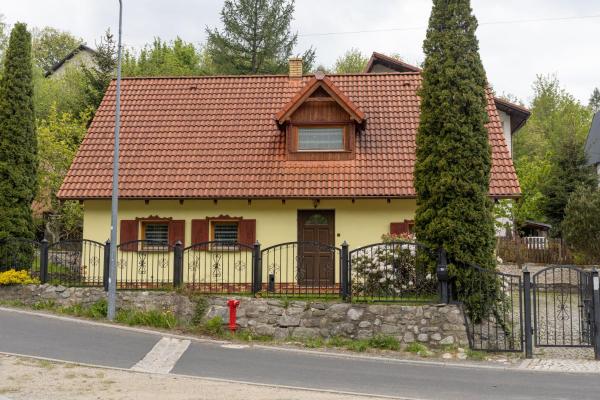 Op de foto is het object Domek na Wąskiej te zien, gelegen in de stad Karpacz.
