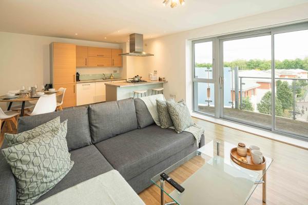 Stylish 2-Bed with Stunning View, London