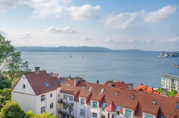 A la foto es mostra l'objecte DINBNB Apartments l Sea View I Balcony I Fireplace I Near Bryggen situat a la ciutat de Bergen.
