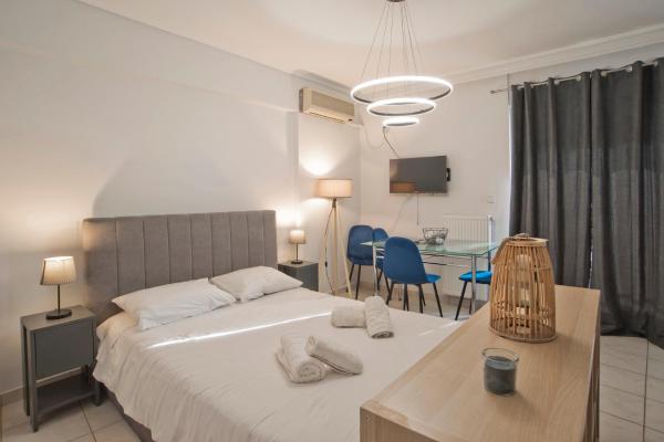 På billedet ses objektet Ella Suite Piraeus Stylish St, Balcony & Sea View beliggende i byen Piræus.