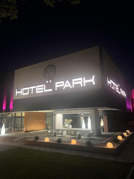 Auf dem Foto ist das Objekt Hotel Park in der Stadt Antoniówka zu sehen.