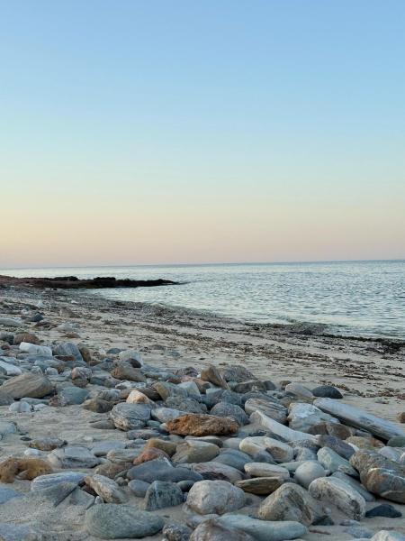 Na zdjęciu widoczny jest obiekt Sifahbeachfront Apartment położony w mieście Quryāt.