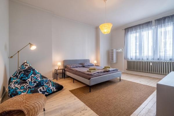 Foto 2: Spacious 2BD Flat - Central Location & 2 Balconies by Flat Mаnager