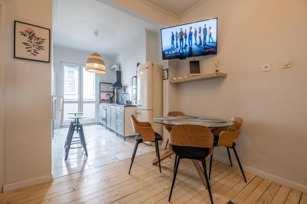 Foto 9: Spacious 2BD Flat - Central Location & 2 Balconies by Flat Mаnager
