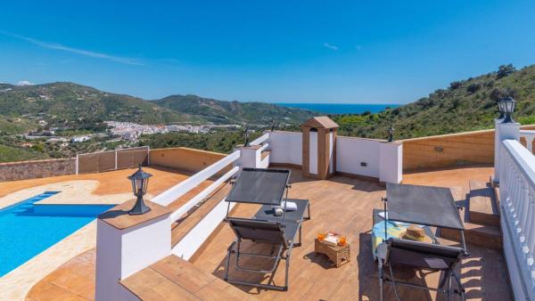 写真にはトロクス市にあるVilla la Colina Torrox by Ruralidaysが写っています。