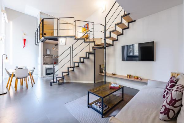 DUOMO TERRACE - Luxury Apartment with Private Parking in Naples Historic Center, Неаполь