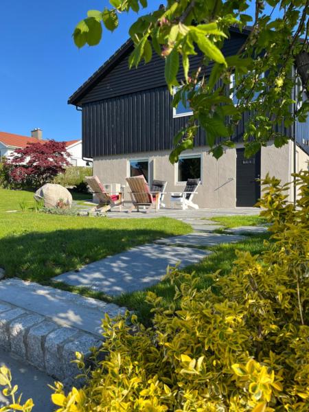 En la foto se muestra el objeto Cosy studio in peaceful spot ubicado en la ciudad de Sandnes.