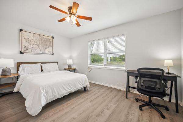 The Sutton 196 I Spacious 1 Bed 1 Bath - Garland, TX