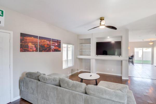 På billedet ses objektet 7 Mi to Fremont Street: Spacious Vegas Home! beliggende i byen Las Vegas.