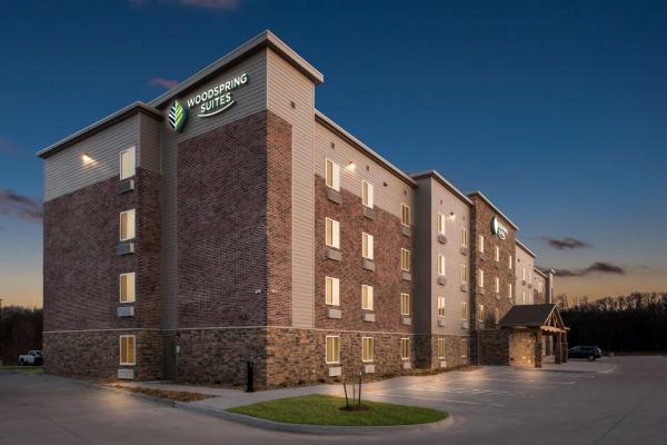 La photo montre l'objet WoodSpring Suites Coralville Iowa City situé dans la ville de Kalona.