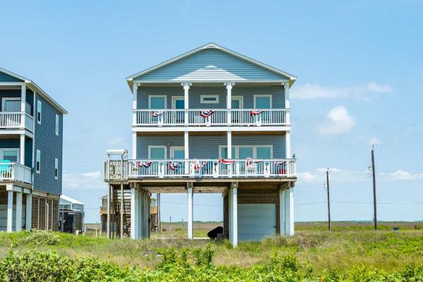 A la foto es mostra l'objecte Nana & Pops Beachfront Home - Family Friendly situat a la ciutat de Surfside Beach.