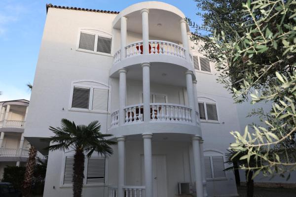 Villa Del Sol - Golem