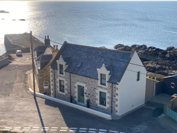 A la foto es mostra l'objecte Seafront holiday home in Findochty situat a la ciutat de Findochty.