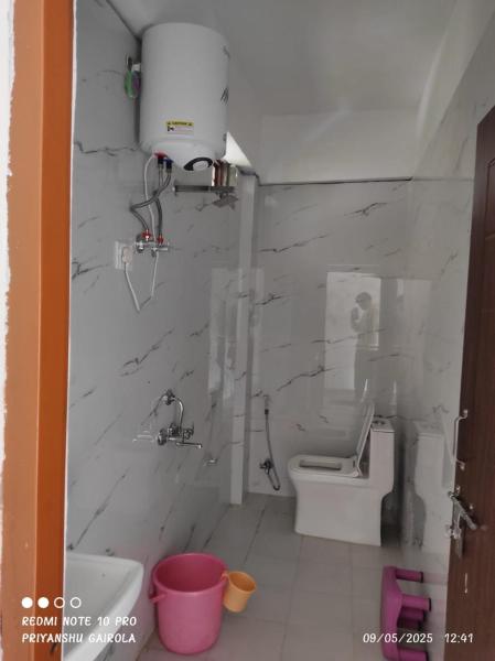 Na fotografii je vidět objekt Janki Nandan Hotel nacházející se ve městě Jāmb.