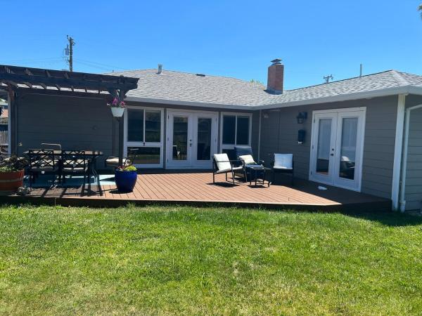 A la foto es mostra l'objecte Sunny 4-Bedroom home in Corte Madera situat a la ciutat de Corte Madera.