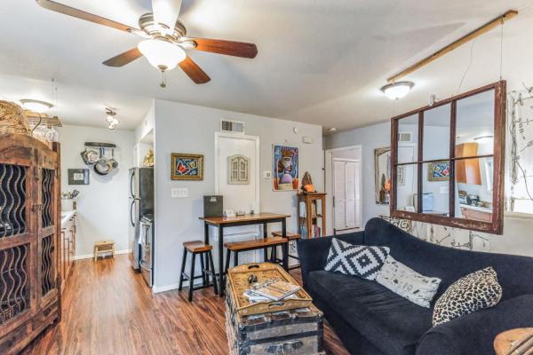 A la foto es mostra l'objecte Cozy Retreat in Central East Austin situat a la ciutat de Austin.