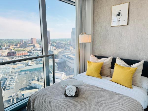 Rotunda Luxury Skyscraper Apartment in the Heart of Birmingham city Centre, Birmingham