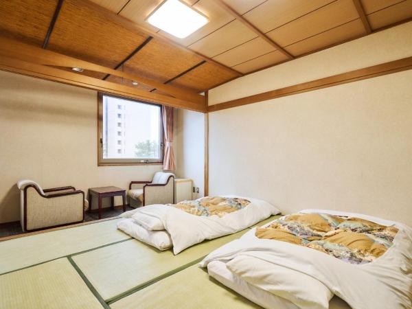 The photo shows the Hotel Fukui Castle - Vacation STAY 58709v located in the city of Omachi.