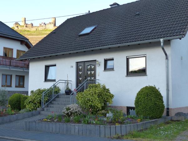 写真にはアルケン市にあるAnja's Ferienwohnung Alkenが写っています。