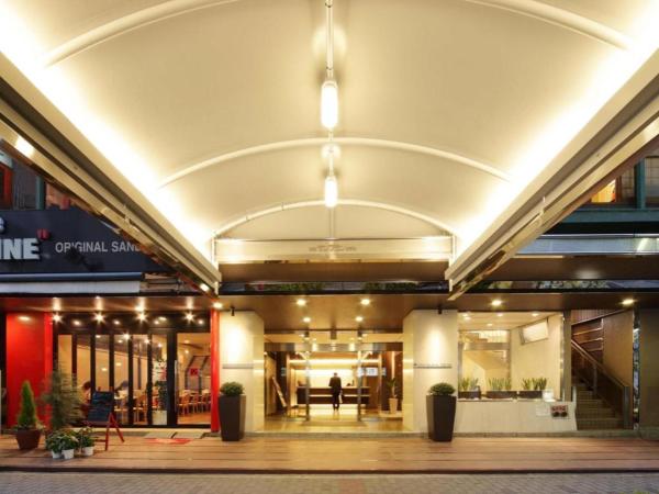 På billedet ses objektet Nagoya Fushimi Montblanc Hotel beliggende i byen Nagoya.