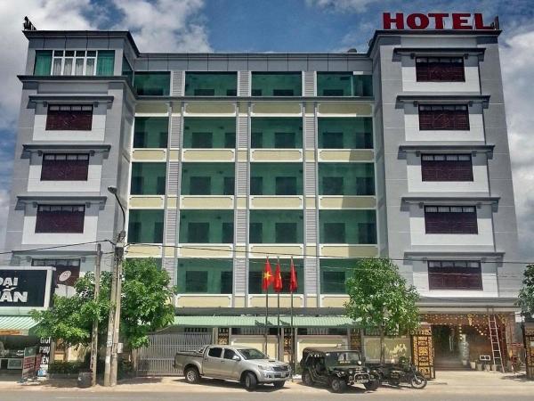 På bildet vises objektet Au Lac Hotel som ligger i byen Ấp Nhât (2).