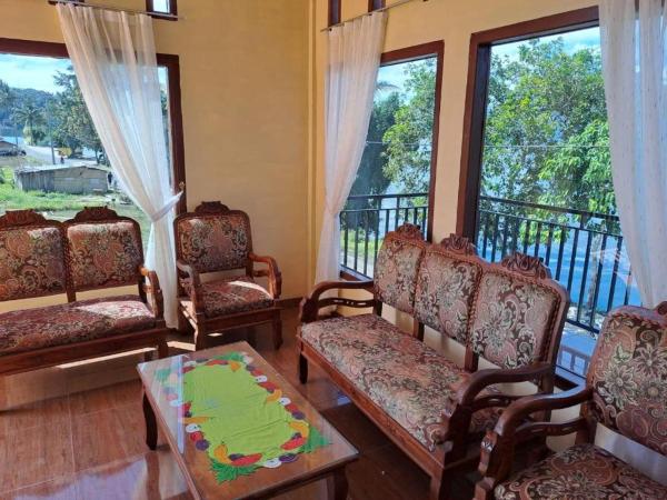 照片显示了位于Negarabatin市的Hotel O Puri Azzura Danau Ranau Near Danau Ranau Pusri物件。