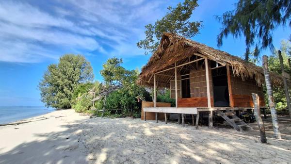 På bilden syns objektet Raja Ampat Lovely homestay som ligger i staden Pulau Yefbie.