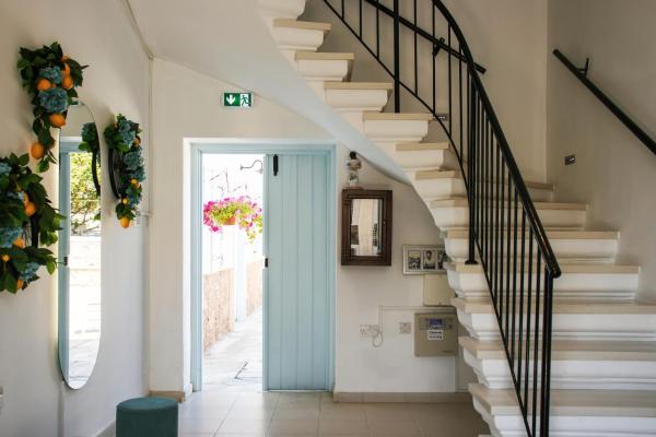 Στη φωτογραφία φαίνεται το αντικείμενο Siogkas Inn που βρίσκεται στην πόλη Βρυσούλες.