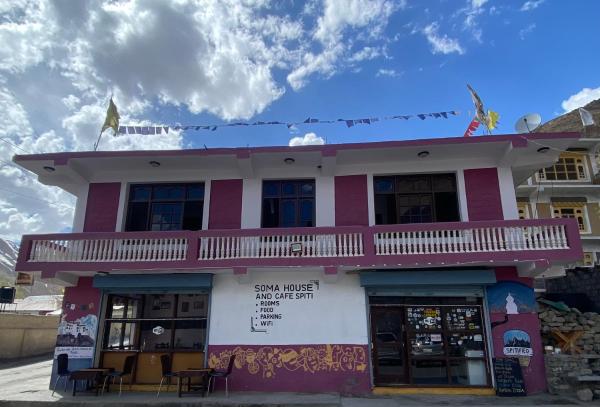 Na zdjęciu widoczny jest obiekt SomaHouse and Cafe, Spiti położony w mieście Kaja.