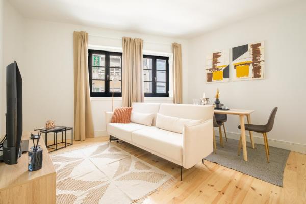 Art Deco 11 Luxury 2BR Apartment Downtown Metro AC, Порту