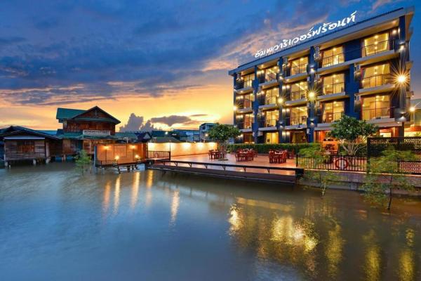 Auf dem Foto ist das Objekt Amphawa Riverfront Hotel in der Stadt Amphawa zu sehen.
