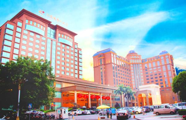 Na foto é possível ver o objeto Riverside International Hotel localizado na cidade de Wuzhou.