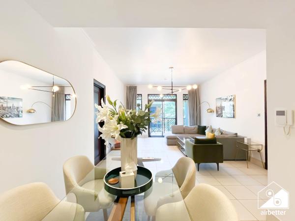Na fotografii je vidět objekt Luxury 2Bedroom in Dubai Old Town with Burj View nacházející se ve městě Dubaj.