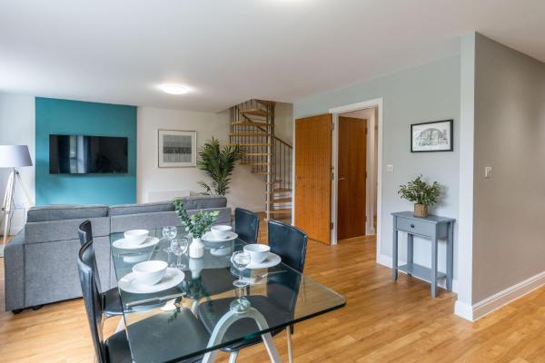 Kuva 3: Cotels The Millhouse Corporate Apartments - PRIVATE APARTMENT BUILDINGS - GATED ENTRANCE - PARKING - WORK DESK