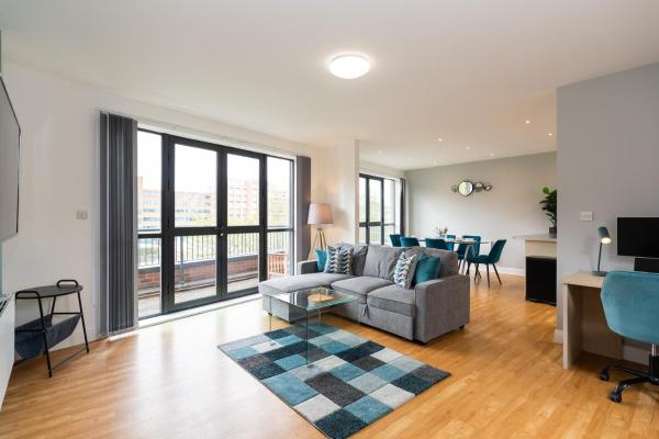 Kuva 5: Cotels The Millhouse Corporate Apartments - PRIVATE APARTMENT BUILDINGS - GATED ENTRANCE - PARKING - WORK DESK
