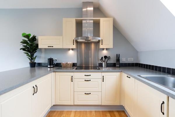 Kuva 8: Cotels The Millhouse Corporate Apartments - PRIVATE APARTMENT BUILDINGS - GATED ENTRANCE - PARKING - WORK DESK