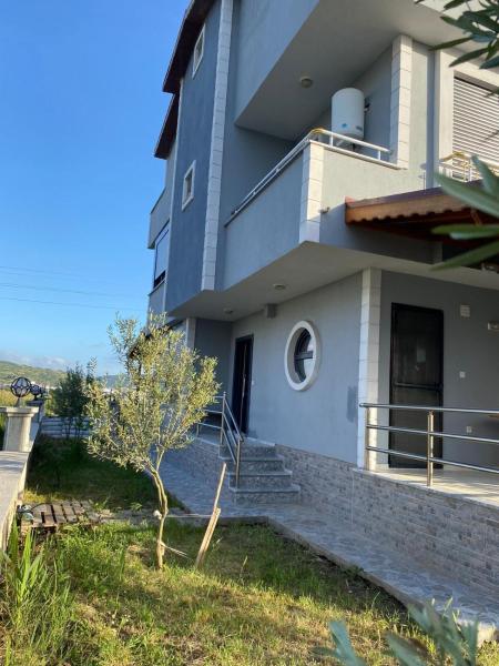 En la foto se muestra el objeto Luxurious Triplex Summer House - Brand New in Beautiful Dikili ubicado en la ciudad de Dikili.