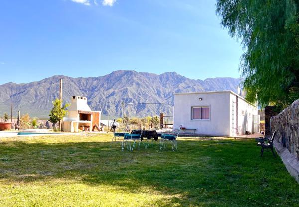 A la foto es mostra l'objecte Family Mountain River House situat a la ciutat de Cacheuta.