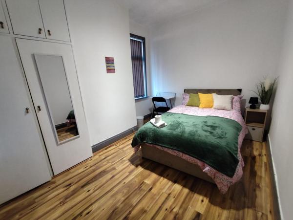 Double-Bedroom in the Heart of Harpurhey Manchester A3 Perfect for Short Stays, Manchester